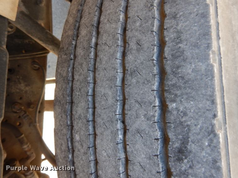 image for item DI8089 1999 International 4700  bucket truck