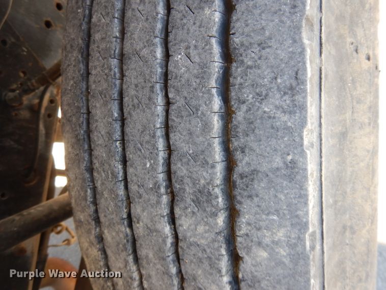 image for item DI8089 1999 International 4700  bucket truck