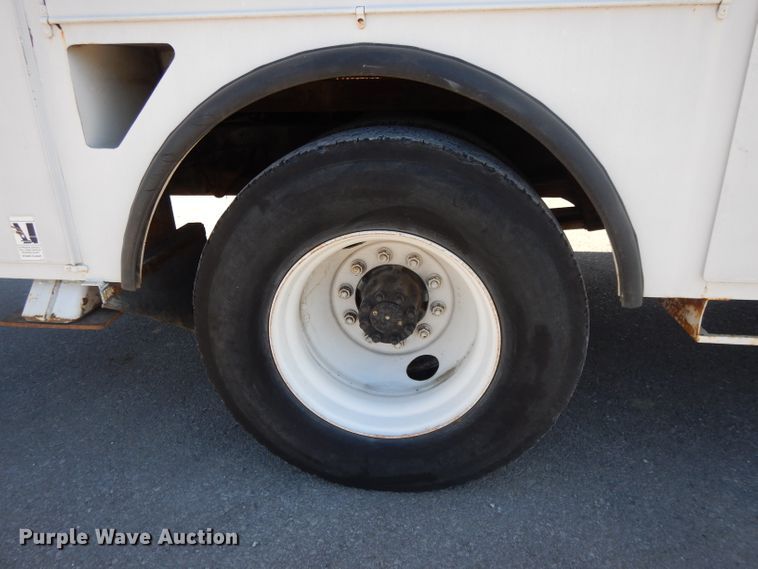 image for item DI8089 1999 International 4700  bucket truck