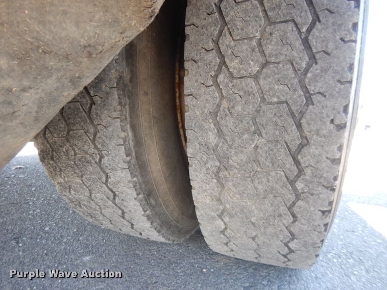 image for item DI8089 1999 International 4700  bucket truck