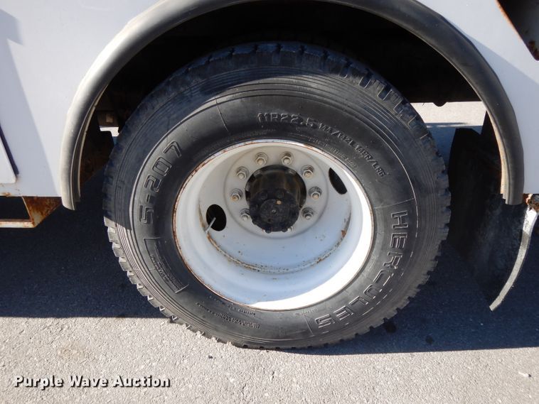 image for item DI8089 1999 International 4700  bucket truck