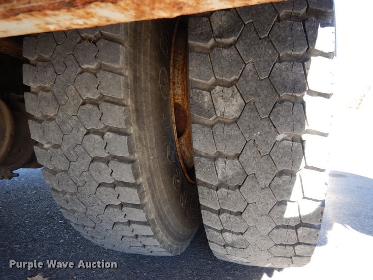 image for item DI8089 1999 International 4700  bucket truck