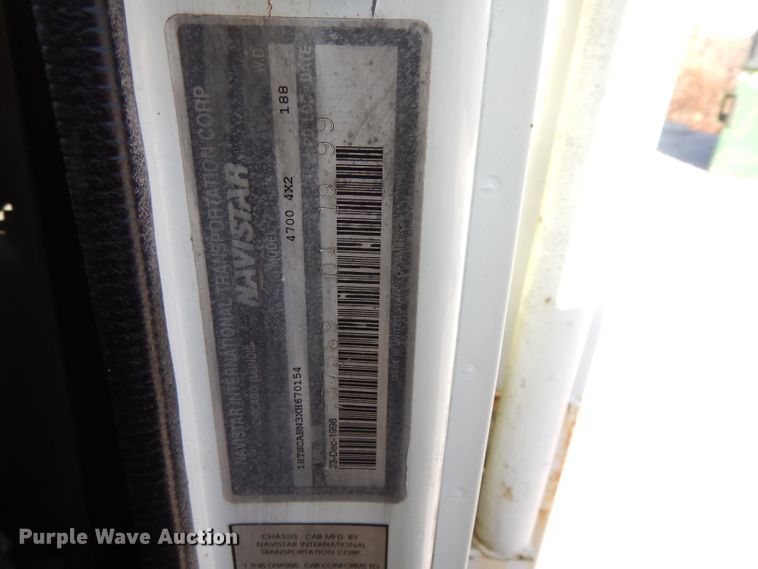 image for item DI8089 1999 International 4700  bucket truck