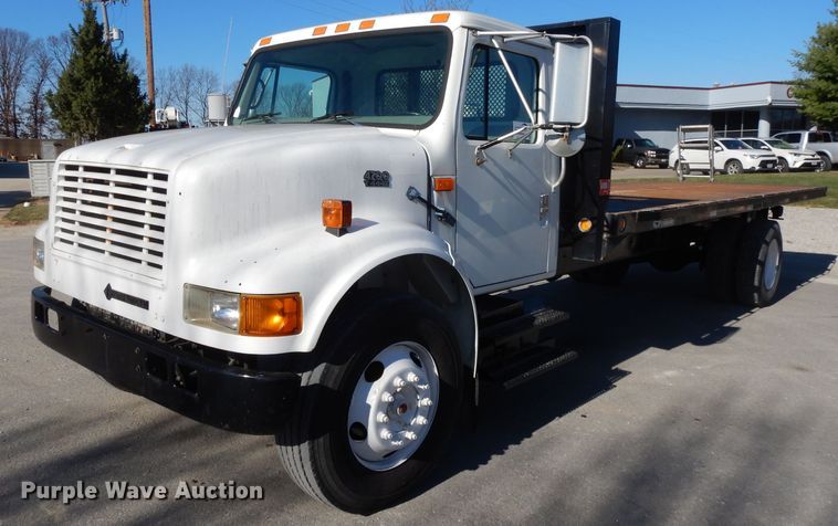 image for item DI8090 2000 International 4700  flatbed truck