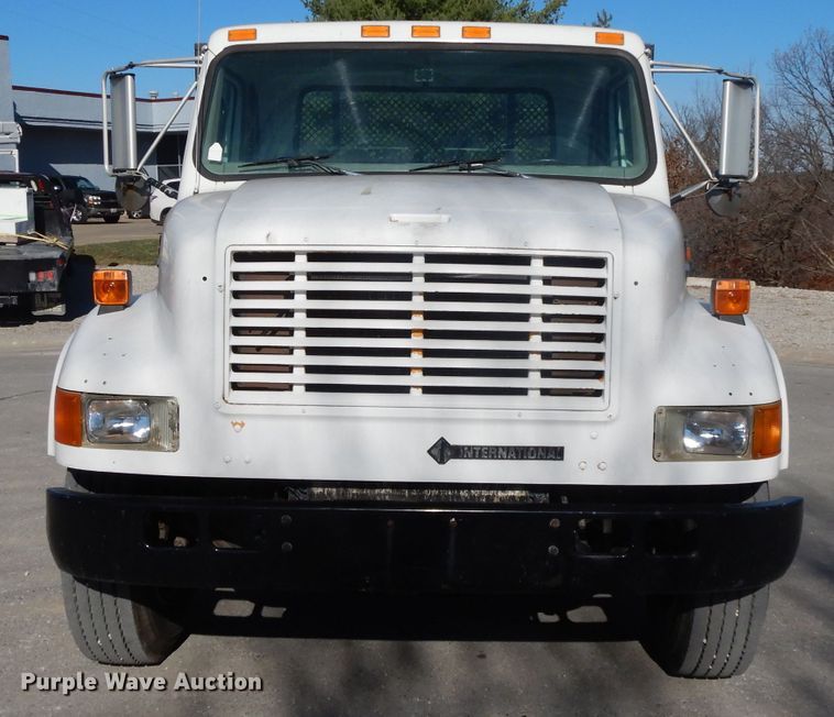 image for item DI8090 2000 International 4700  flatbed truck