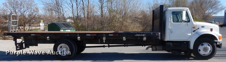 image for item DI8090 2000 International 4700  flatbed truck