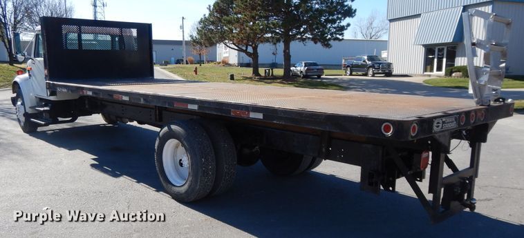 image for item DI8090 2000 International 4700  flatbed truck