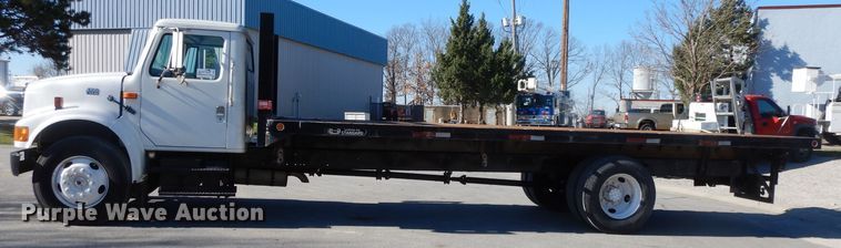 image for item DI8090 2000 International 4700  flatbed truck