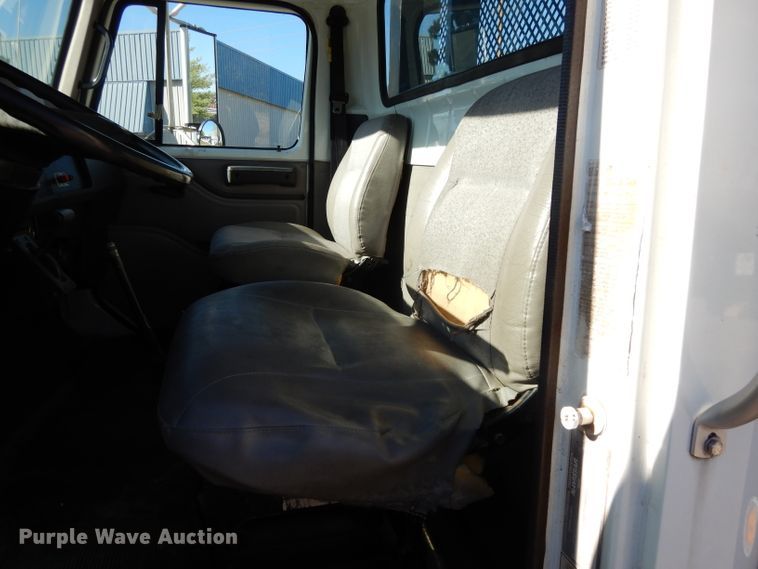 image for item DI8090 2000 International 4700  flatbed truck