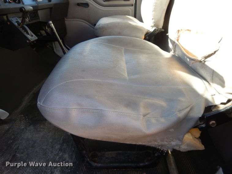 image for item DI8090 2000 International 4700  flatbed truck