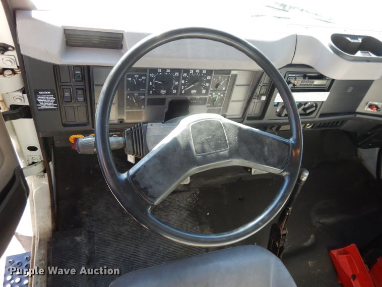 image for item DI8090 2000 International 4700  flatbed truck