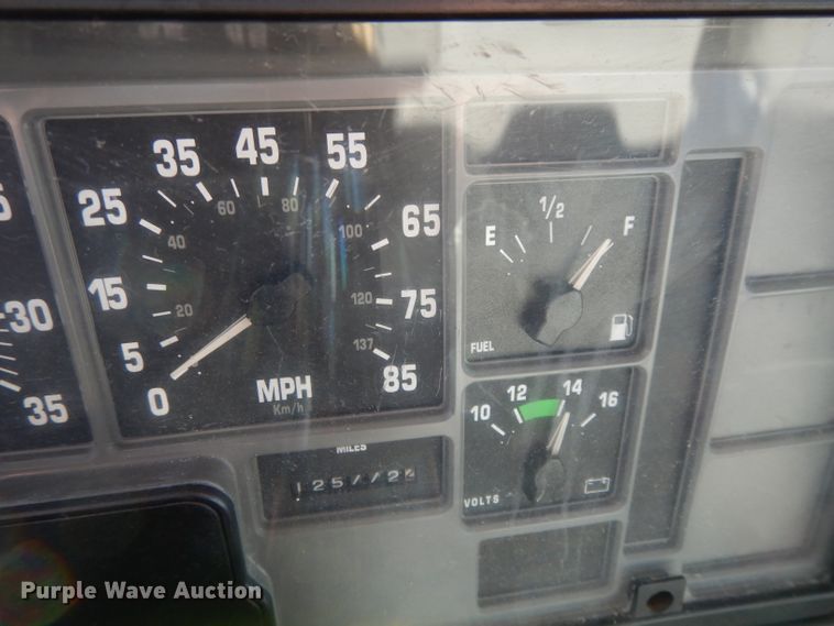 image for item DI8090 2000 International 4700  flatbed truck