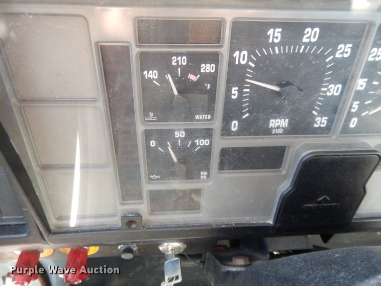 image for item DI8090 2000 International 4700  flatbed truck