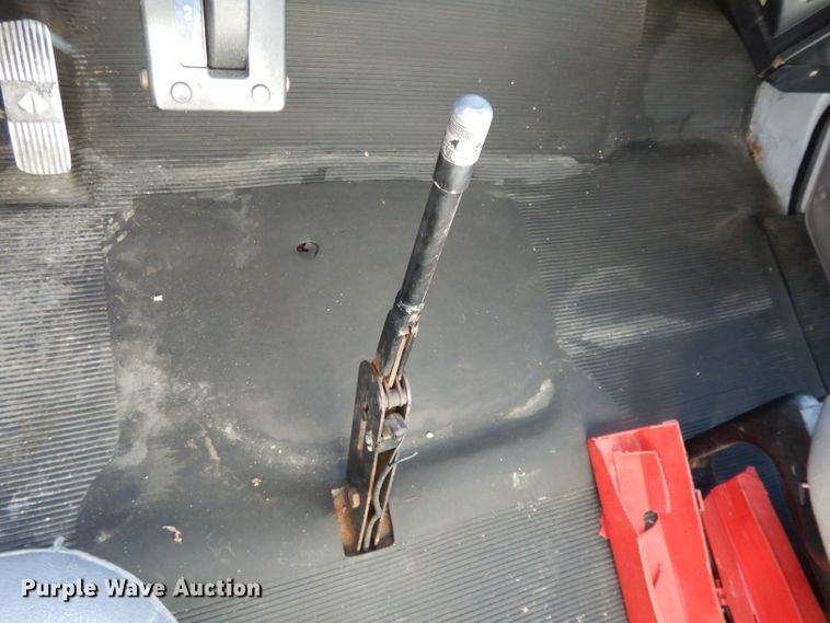 image for item DI8090 2000 International 4700  flatbed truck