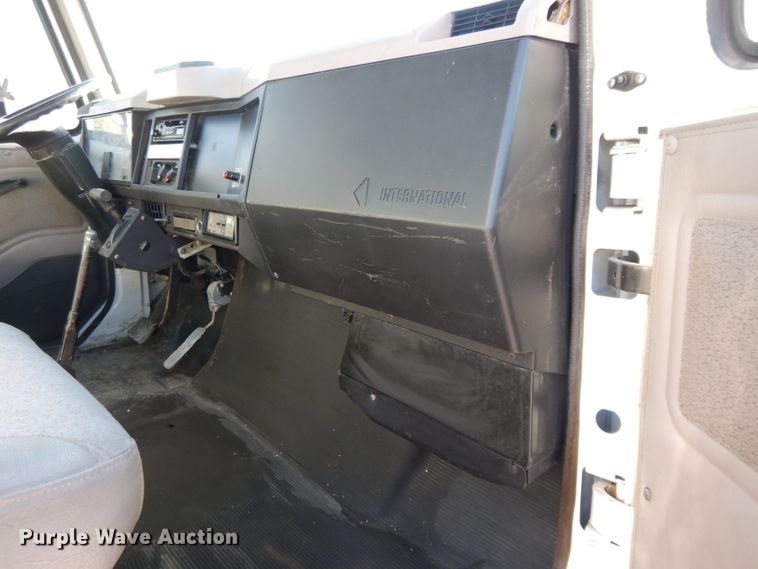 image for item DI8090 2000 International 4700  flatbed truck