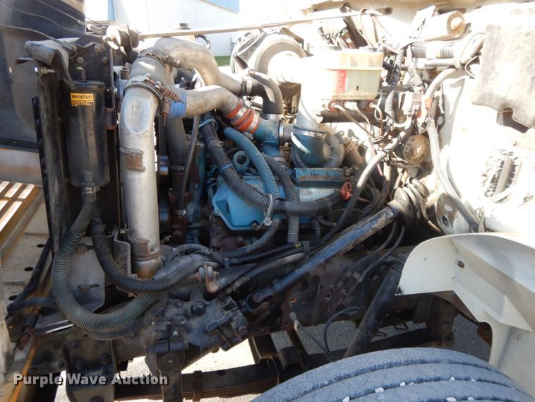 image for item DI8090 2000 International 4700  flatbed truck