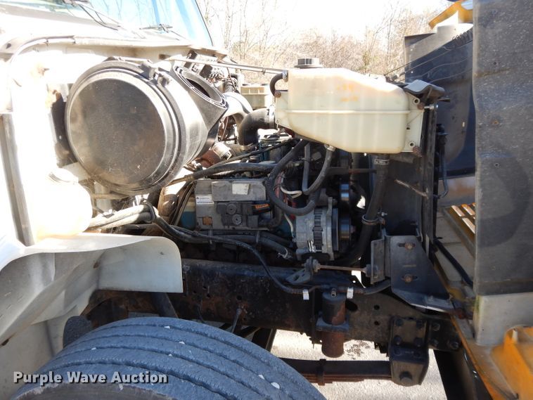 image for item DI8090 2000 International 4700  flatbed truck