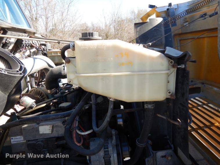 image for item DI8090 2000 International 4700  flatbed truck