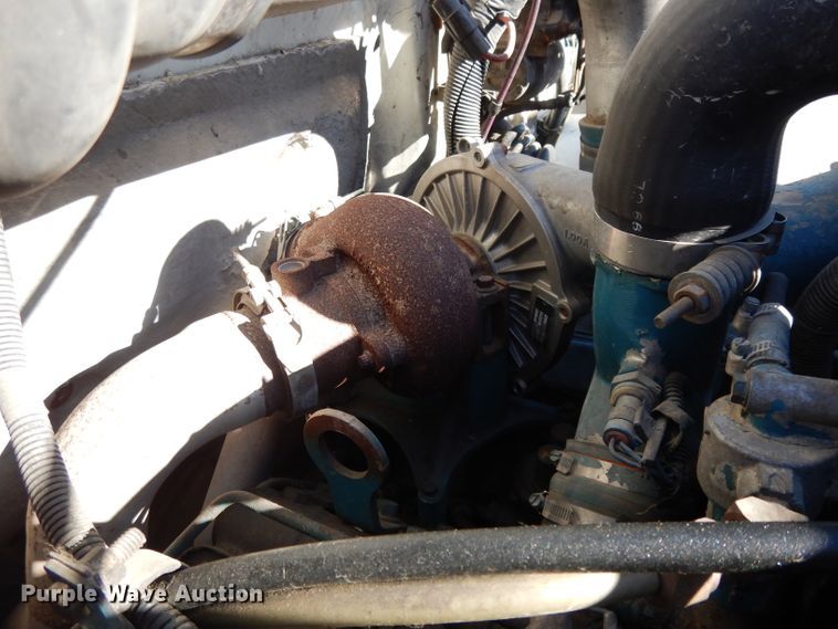 image for item DI8090 2000 International 4700  flatbed truck