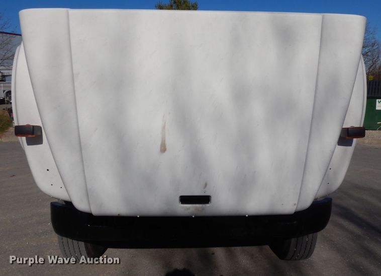 image for item DI8090 2000 International 4700  flatbed truck