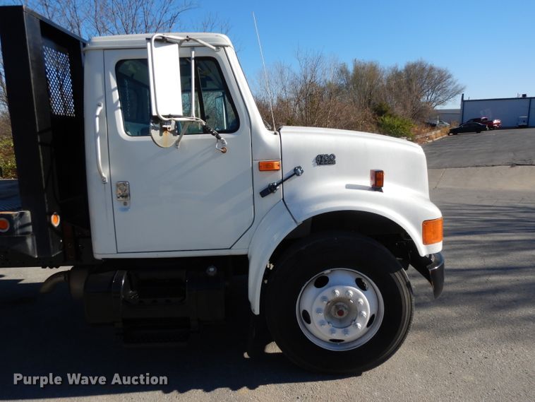 image for item DI8090 2000 International 4700  flatbed truck