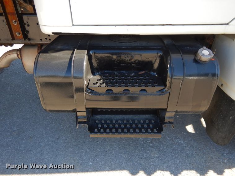 image for item DI8090 2000 International 4700  flatbed truck