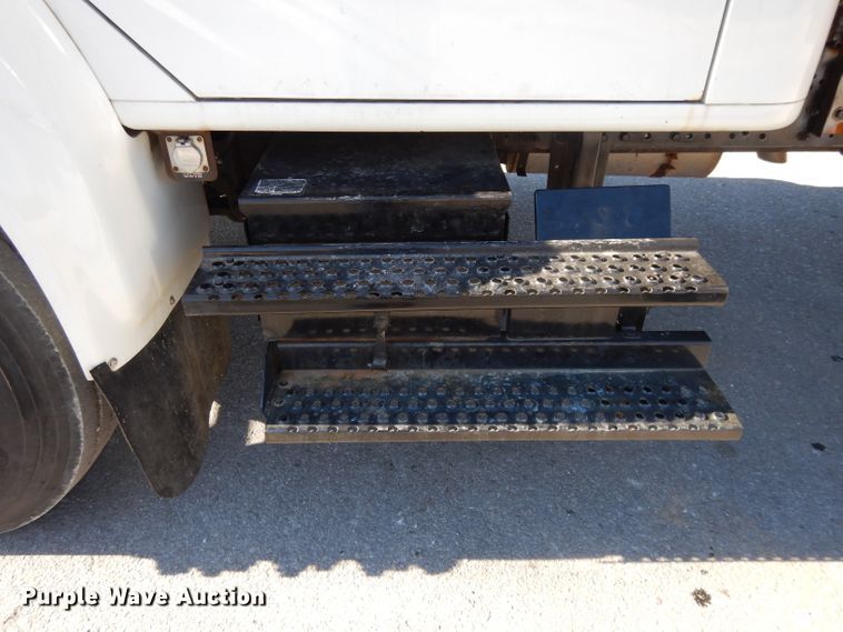 image for item DI8090 2000 International 4700  flatbed truck