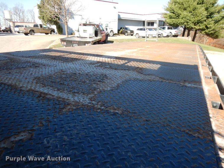 image for item DI8090 2000 International 4700  flatbed truck