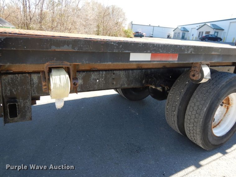 image for item DI8090 2000 International 4700  flatbed truck