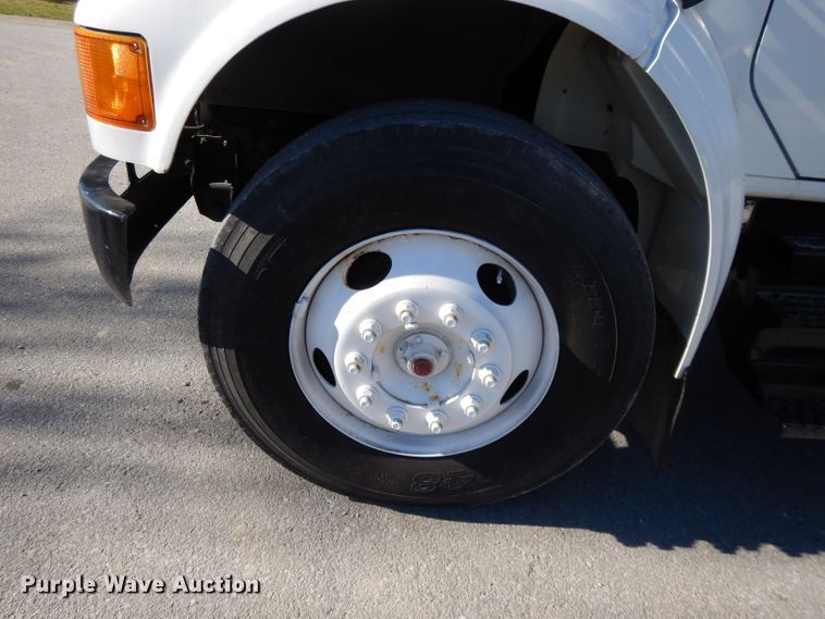 image for item DI8090 2000 International 4700  flatbed truck