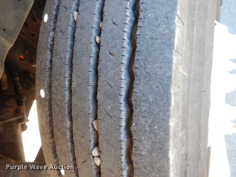 image for item DI8090 2000 International 4700  flatbed truck