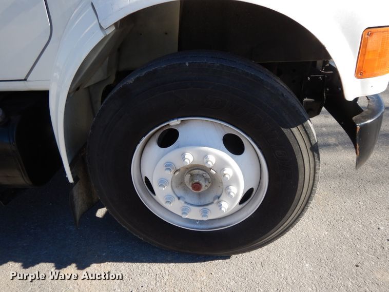 image for item DI8090 2000 International 4700  flatbed truck