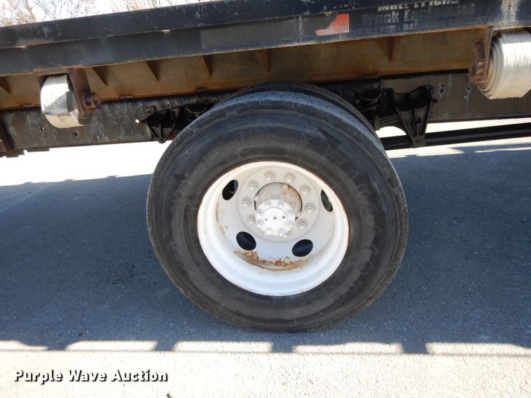 image for item DI8090 2000 International 4700  flatbed truck