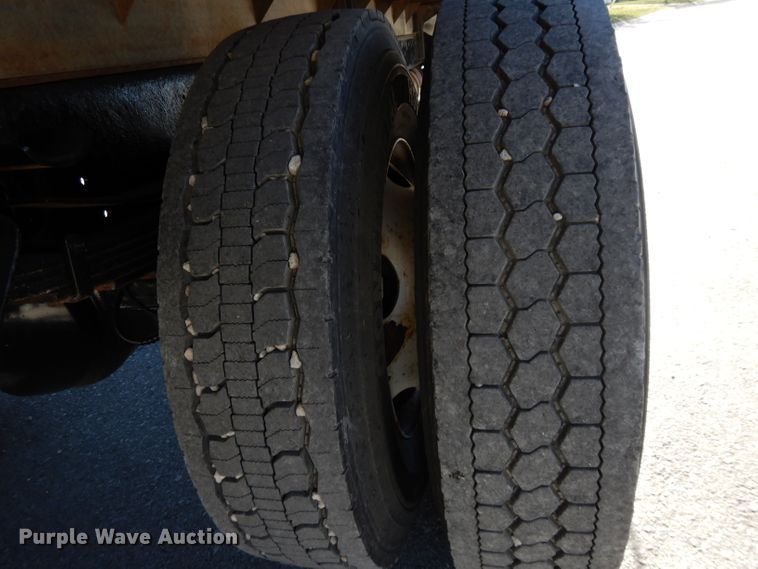 image for item DI8090 2000 International 4700  flatbed truck