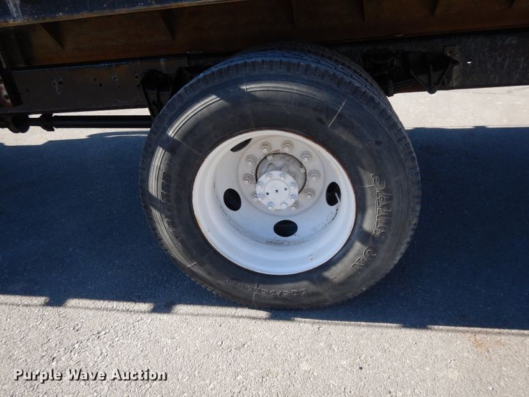 image for item DI8090 2000 International 4700  flatbed truck