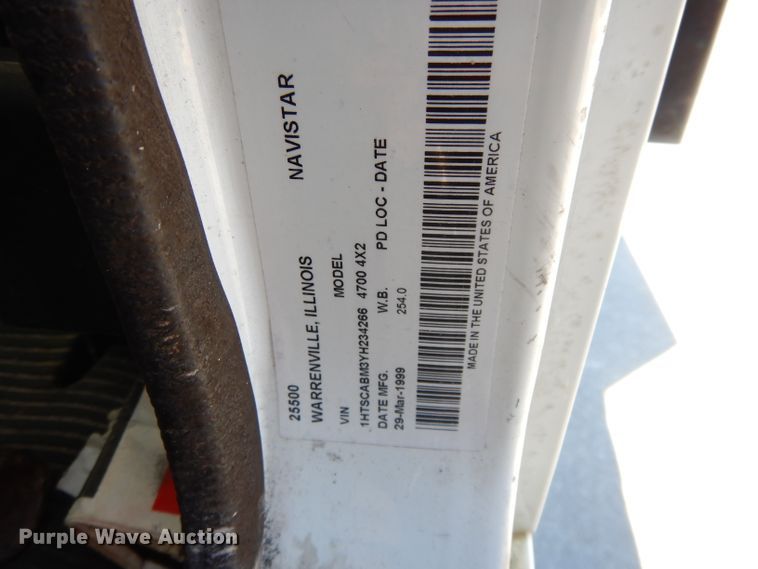 image for item DI8090 2000 International 4700  flatbed truck