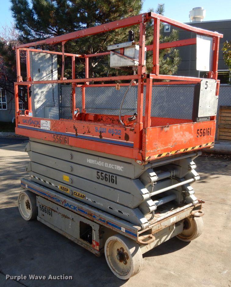 image for item DI8095 2005 Skyjack SJIII 4632  scissor lift