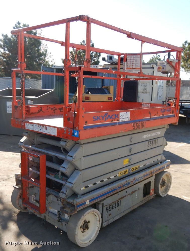image for item DI8095 2005 Skyjack SJIII 4632  scissor lift