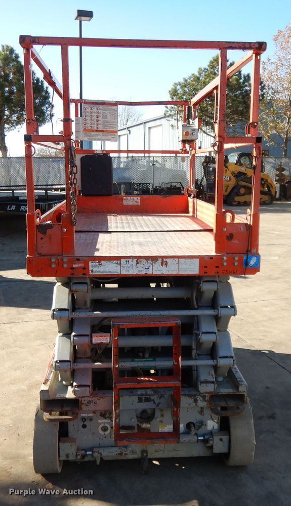 image for item DI8095 2005 Skyjack SJIII 4632  scissor lift