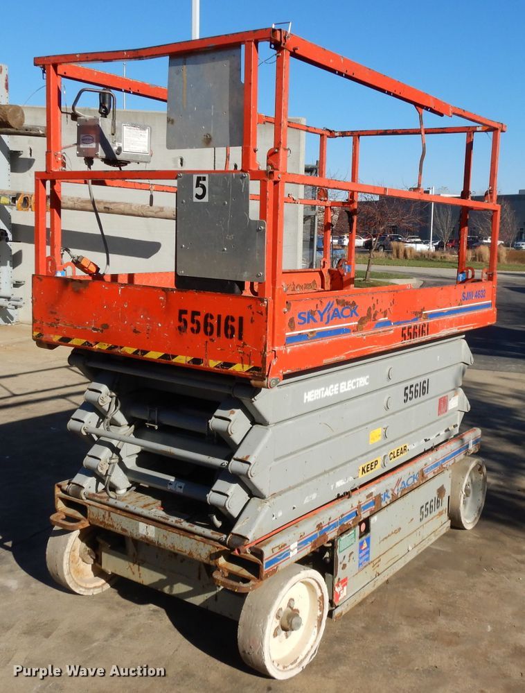 image for item DI8095 2005 Skyjack SJIII 4632  scissor lift