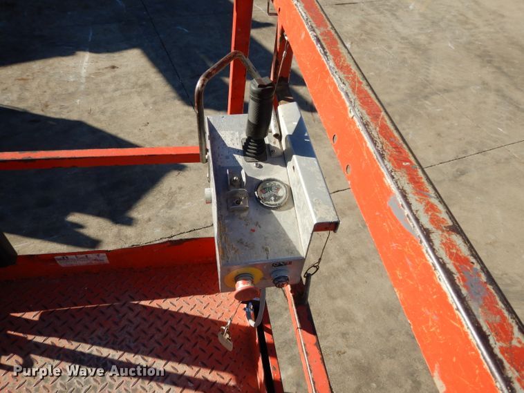 image for item DI8095 2005 Skyjack SJIII 4632  scissor lift