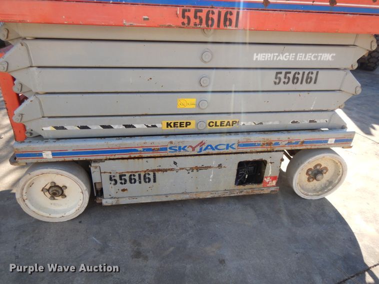 image for item DI8095 2005 Skyjack SJIII 4632  scissor lift