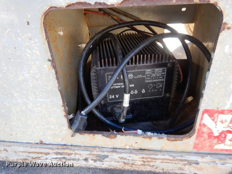 image for item DI8095 2005 Skyjack SJIII 4632  scissor lift