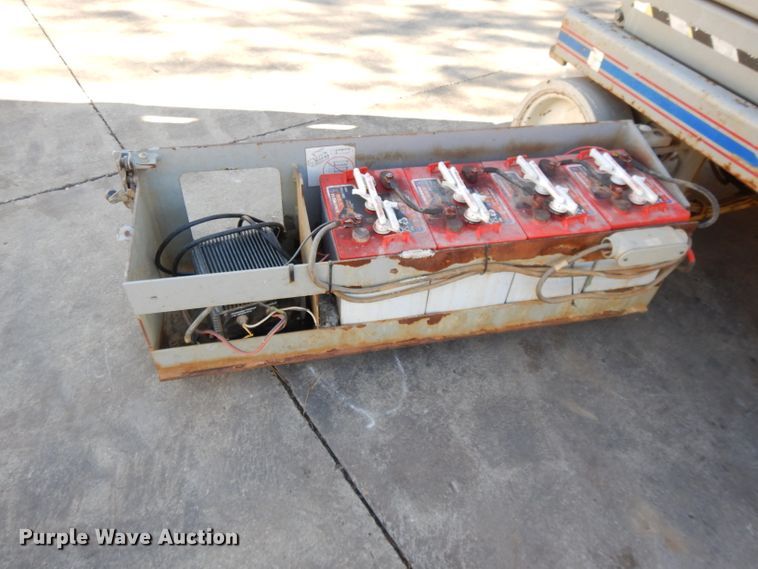 image for item DI8095 2005 Skyjack SJIII 4632  scissor lift