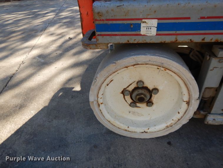 image for item DI8095 2005 Skyjack SJIII 4632  scissor lift