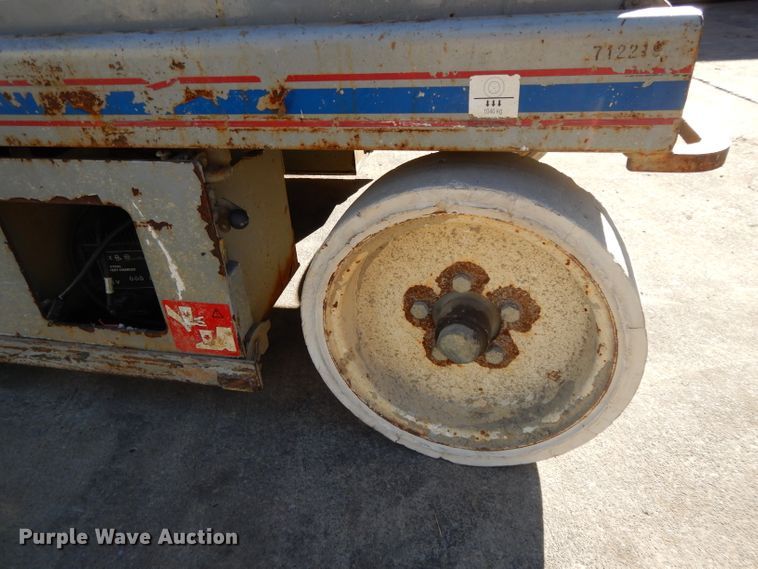 image for item DI8095 2005 Skyjack SJIII 4632  scissor lift