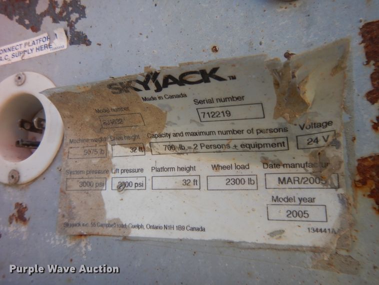 image for item DI8095 2005 Skyjack SJIII 4632  scissor lift