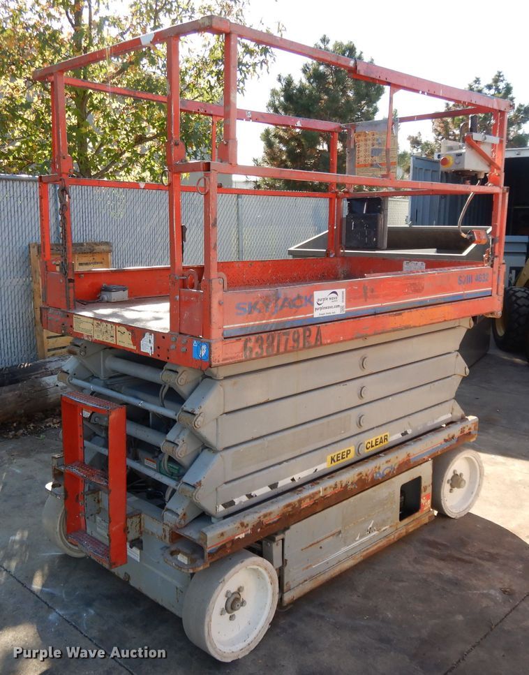 image for item DI8096 2006 Skyjack SJIII 4632  scissor lift