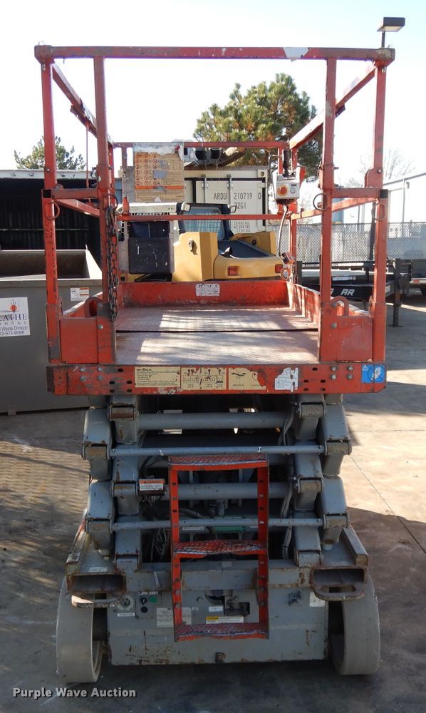 image for item DI8096 2006 Skyjack SJIII 4632  scissor lift