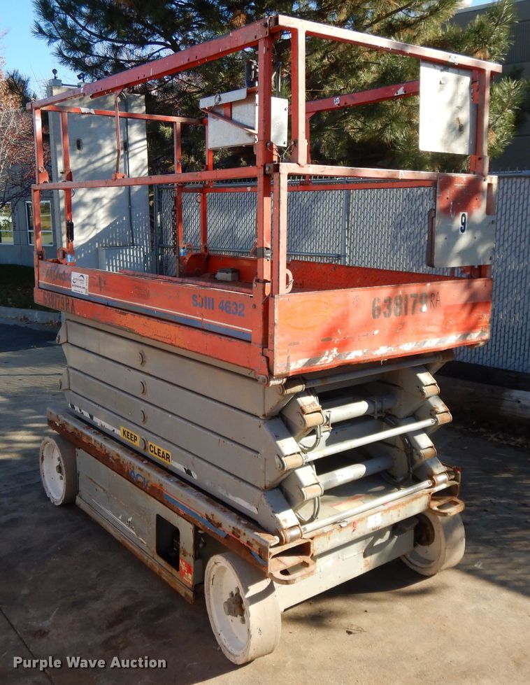 image for item DI8096 2006 Skyjack SJIII 4632  scissor lift